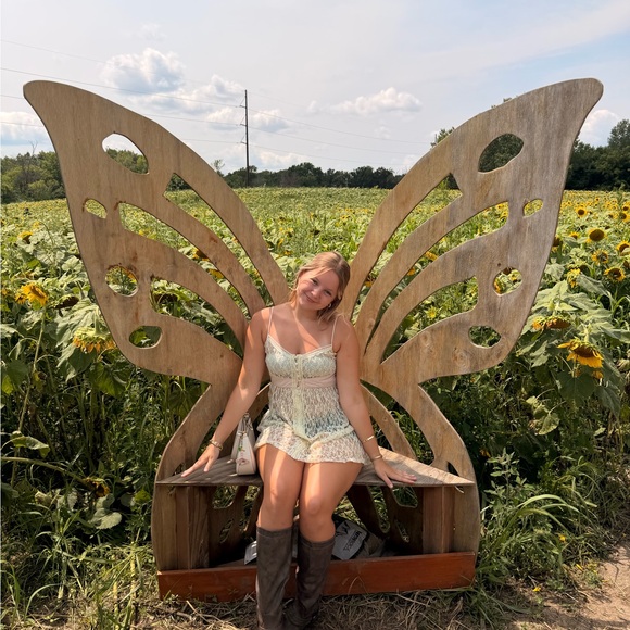 emilyleona7708